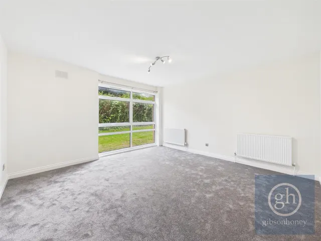 Photo 3 — Moss Lane, Pinner, HA5 3AP