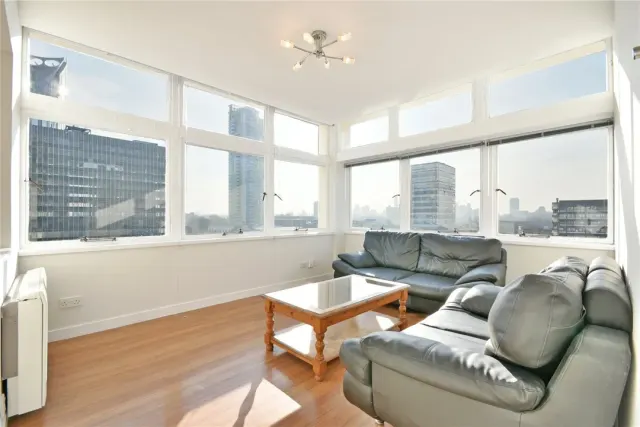 Newington Causeway, Elephant Castle, London, SE1, photo 1