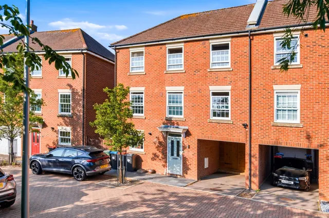 Blacksmiths Way, Woburn Sands, Milton Keynes, Milton Keynes, MK17 8GN, photo 1