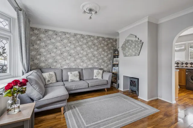 Photo 3 — Ashridge Drive, Watford, Watford, WD19 6TQ