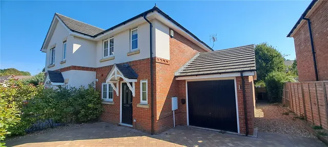 Woodlands Road, Farnborough, Hampshire, GU14 9QJ, photo 1