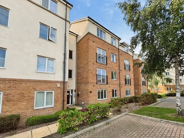 Cedar Drive, Seacroft, LS14, photo 1