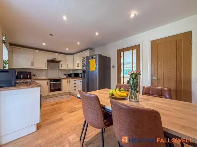 Revill Close, Claypole, NG23, photo 2