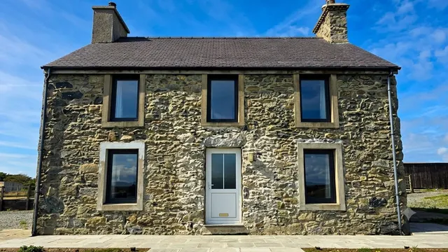 Minffordd Road, Caergeiliog, LL65, photo 1
