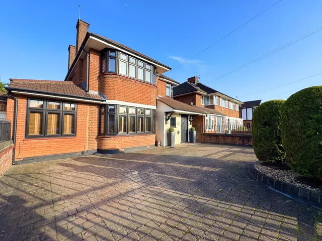 Edgwarebury Lane, Edgware, HA8, photo 1