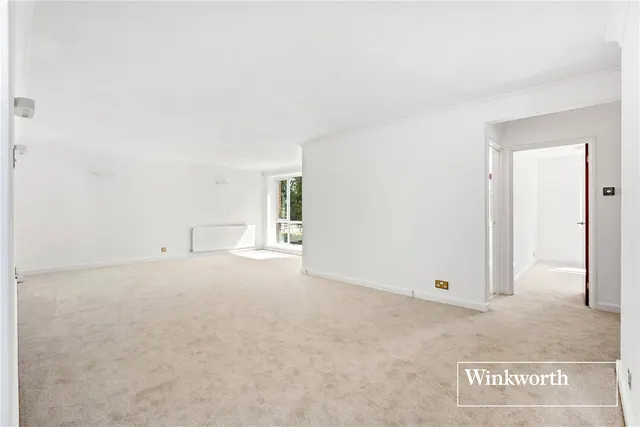 Photo 3 — Hendon Lane, Finchley, London, N3