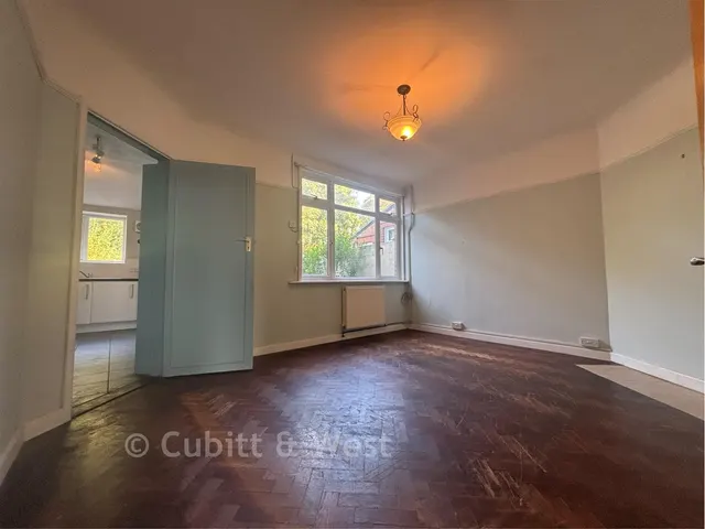 Hawthorn Crescent, Cosham, PO6, photo 3