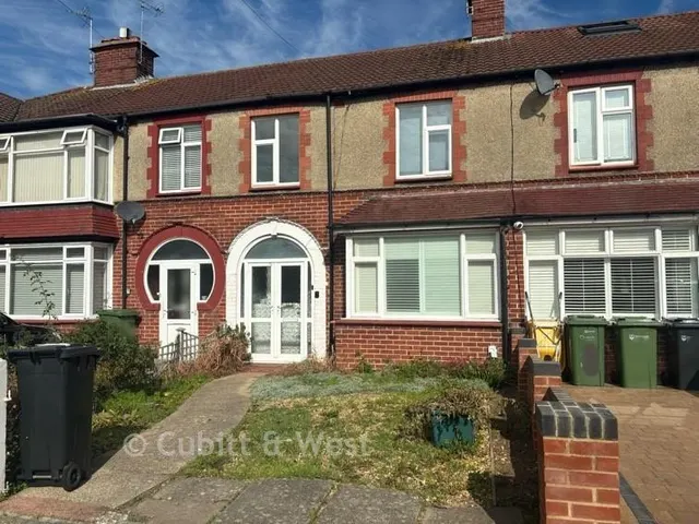 Hawthorn Crescent, Cosham, PO6, photo 1