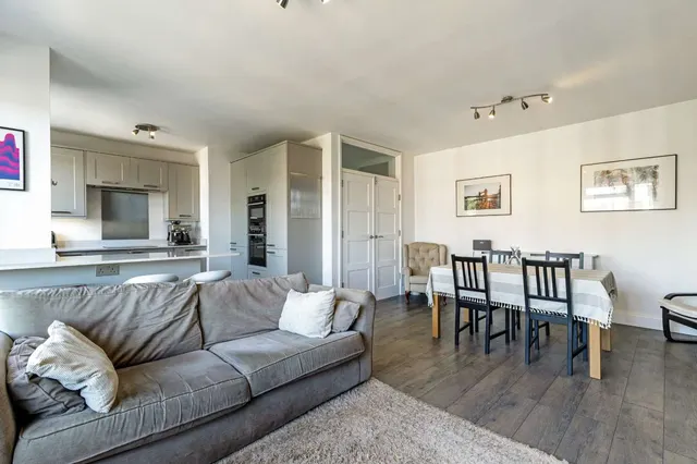 Photo 3 — Briar Walk, Putney, London, SW15 6UE