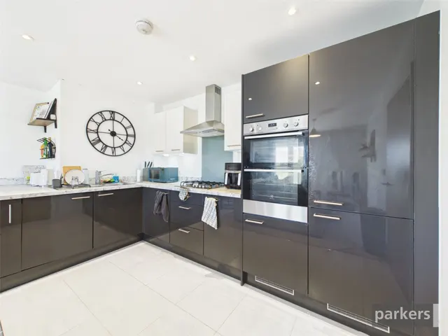 Englefield Place, Earley, RG6, photo 2