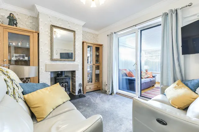 Armley Ridge Road, Leeds, LS12, photo 3