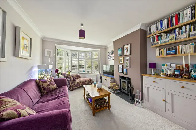 Beaulieu Close, Cambridge Park, TW1, photo 1