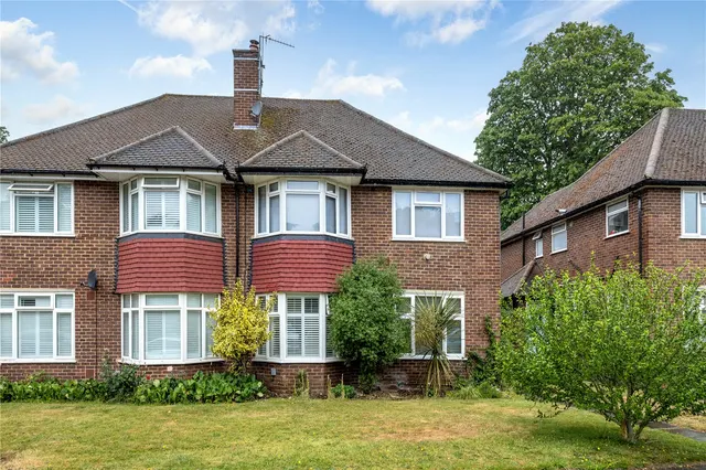 Beaulieu Close, Cambridge Park, TW1, photo 2