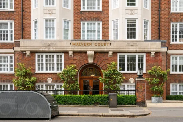 Photo 3 — Onslow Square, South Kensington, London, SW7 3HY
