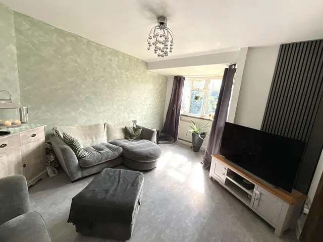 Dovedale Circle, Ilkeston, DE7, photo 3
