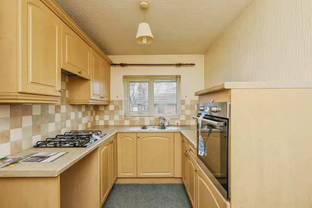 Photo 2 — Horseshoe Close, Wales, Sheffield