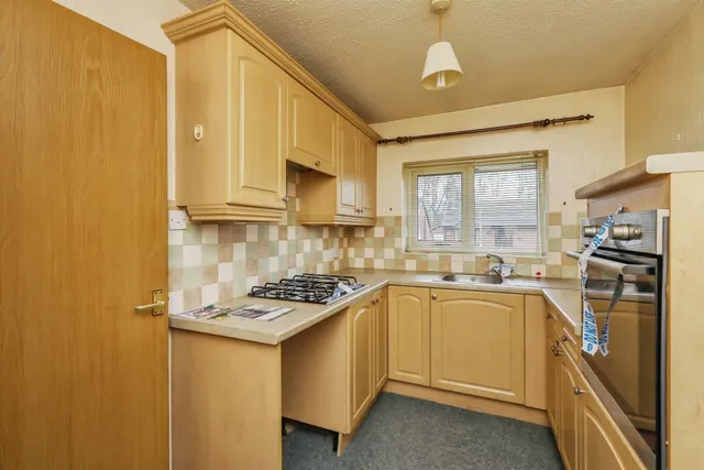 Photo 3 — Horseshoe Close, Wales, Sheffield