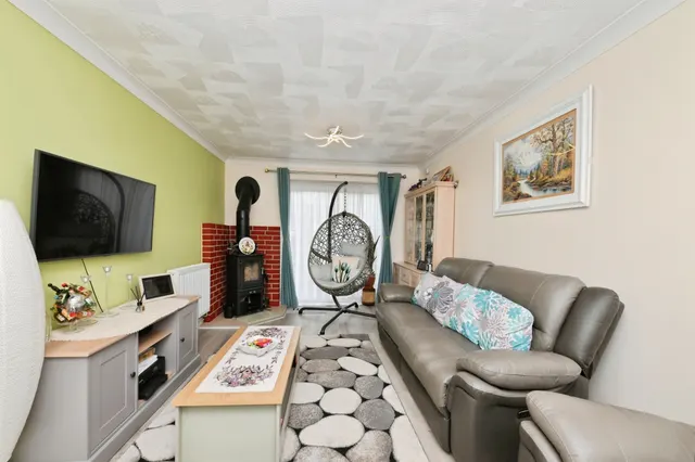 Photo 2 — Sandpiper Close, Haverhill