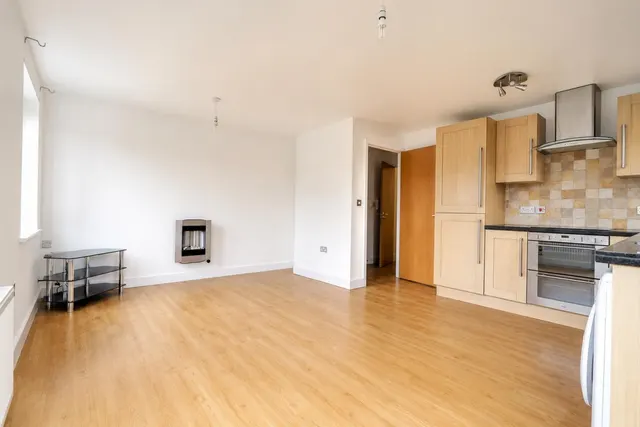Griffiths Avenue, Cheltenham, GL51, photo 2