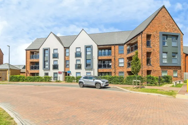 Burney Drive, Glebe Farm, Milton Keynes, photo 1