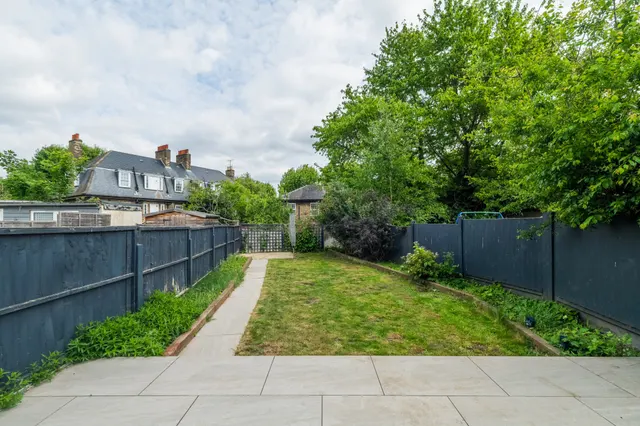 Photo 2 — Hesperus Crescent, LONDON, E14