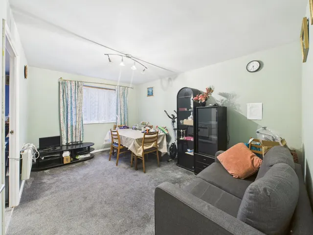 Feltham, Middlesex, photo 2