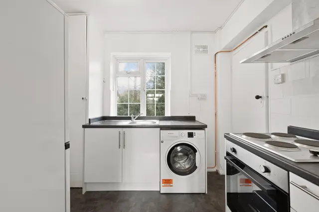 Spencer Road, London, SW20, photo 2