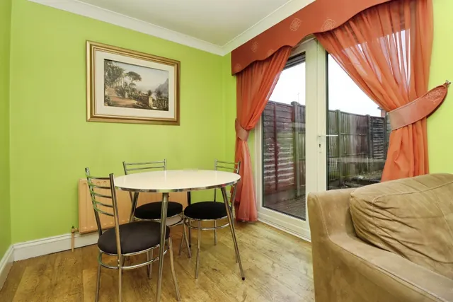 Photo 3 — Ollis Close, Corby
