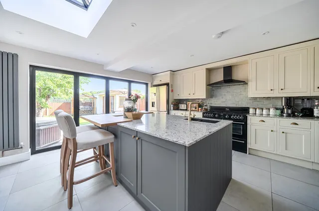 Photo 2 — Lower Weybourne Lane, Farnham, Surrey, GU9 9HW