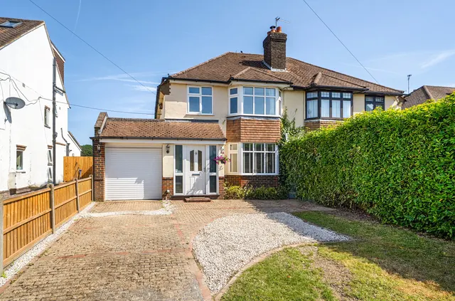 Lower Weybourne Lane, Farnham, Surrey, GU9 9HW, photo 1