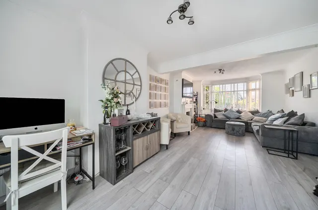 Photo 3 — Lower Weybourne Lane, Farnham, Surrey, GU9 9HW