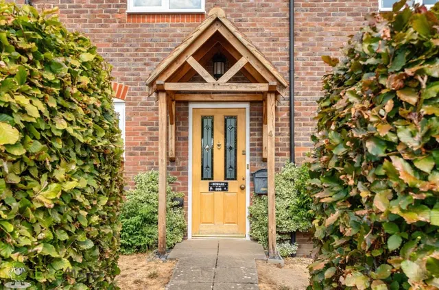 Hollycroft, Ashford Hill, RG19, photo 3