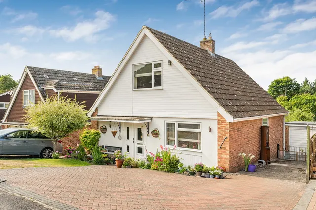 Hazel Close, Marlow, SL7 3PW, photo 1