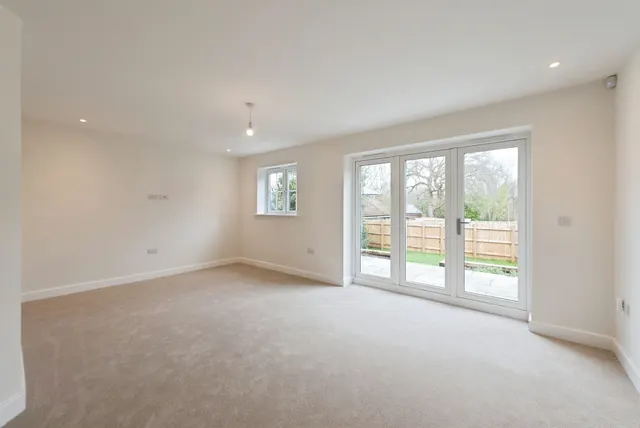 Beacon Bottom, Park Gate, SO31, photo 2