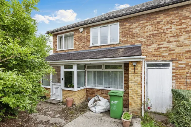 Photo 2 — Bromycroft Road, Slough