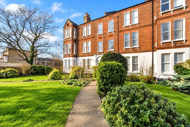 Larkhall Rise, London, SW4, photo 1