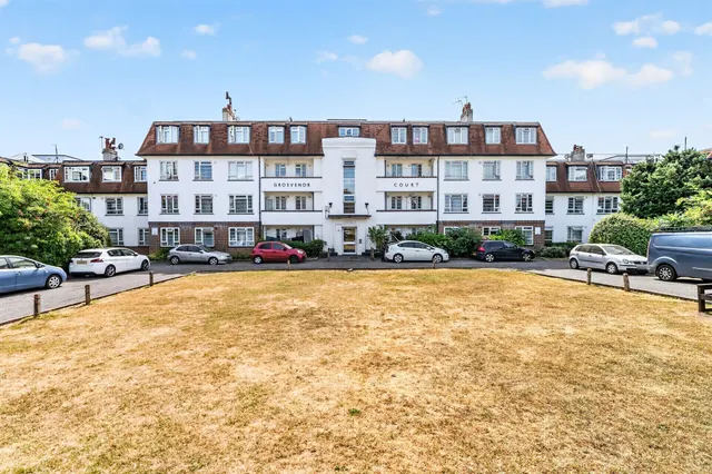 London Road, Morden, photo 1