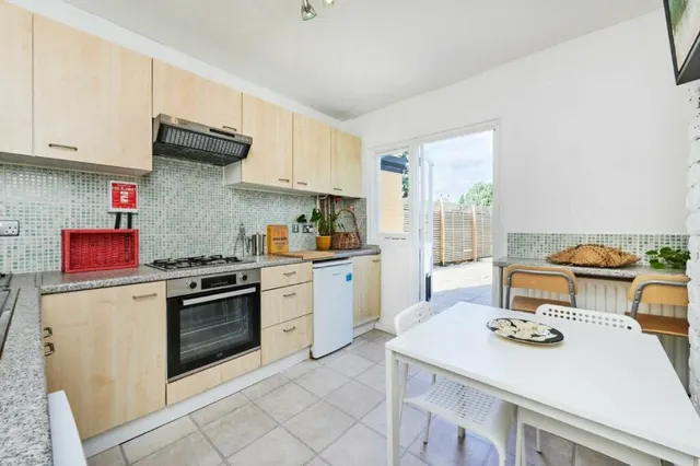 Photo 3 — River Property, Twilley Street, Earlsfield SW18