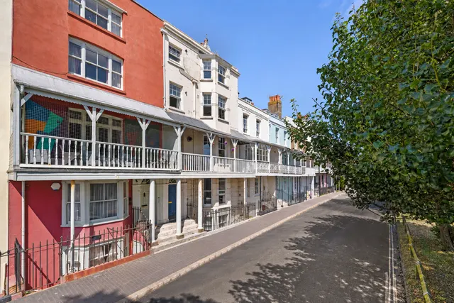2 bedroom flat — South Terrace, Littlehampton, BN17