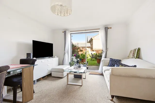 Willoughby Close, Dunstable, LU6, photo 2