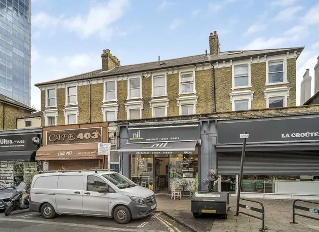 Chiswick High Road, Chiswick, W4, photo 1