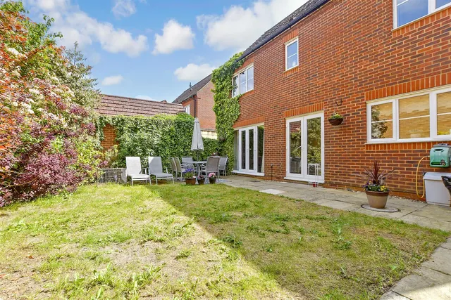 Brigadier Gardens, Ashford, TN23, photo 2