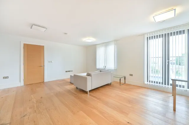 Photo 3 — Flat 63, Argo House, 180 Kilburn Park Road, London