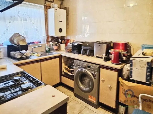 Photo 3 — Whernside Close, London, SE28