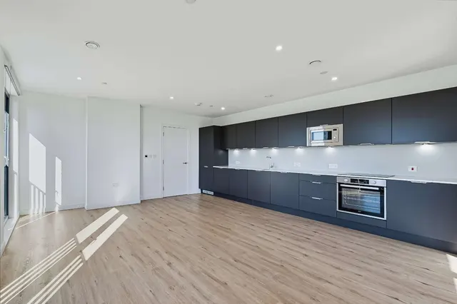 Plaistow Road, London, E13, photo 3