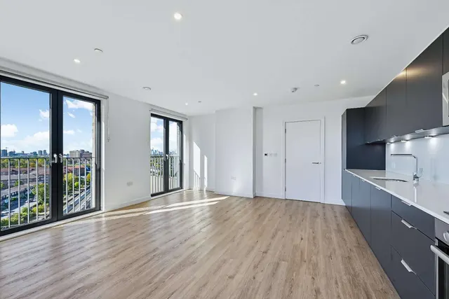Plaistow Road, London, E13, photo 2