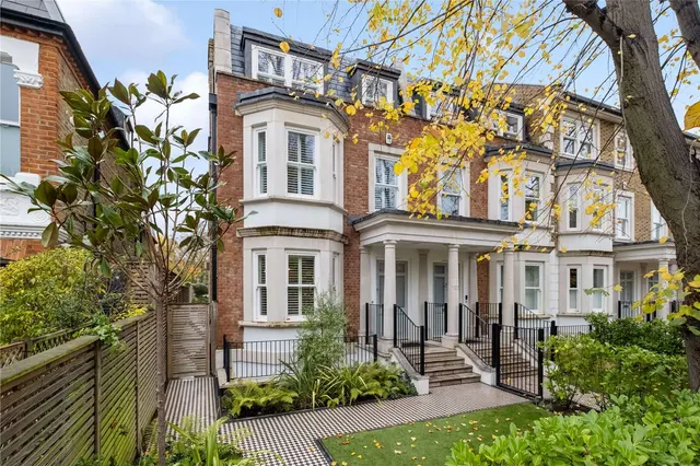 Photo 2 — Easterby Villas, Beverley Road, Barnes, London, SW13 0BQ