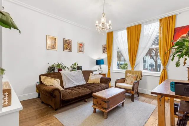 Finchley Road, Hampstead, London, NW3, photo 1