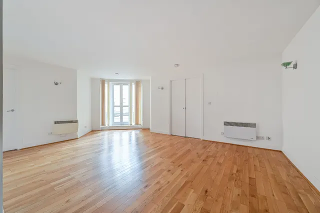 Flat 108 Dryden Building, 37-39 Commercial Road, London, photo 1
