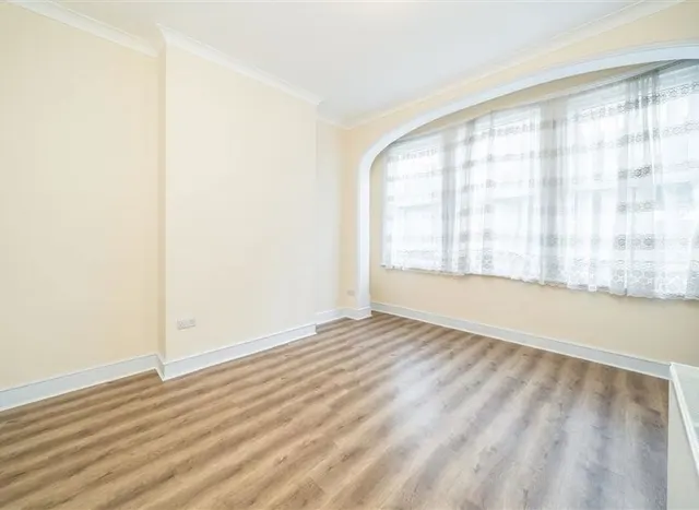Ashford Road, Cricklewood, NW2, photo 2